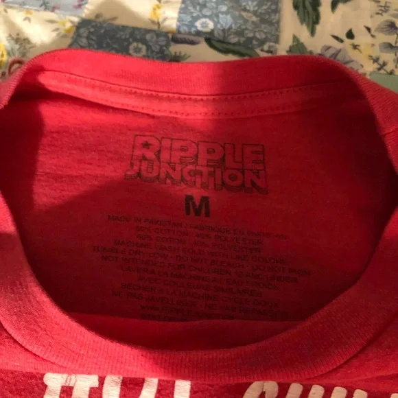 Sriracha Hot Chili Sauce Tshirt. Huy Fong Foods, Rosemead, California. Pink. Med - Picture 6 of 10